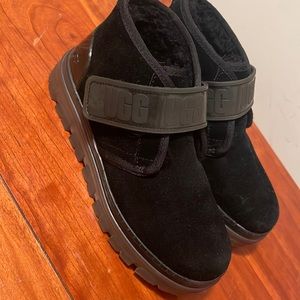 Woman’s Ugg Neumel clear black boots. Size 7